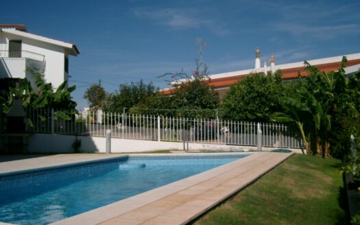 Arrendamento Anual -Moradia com piscina – Urbanização Quinta da Barra