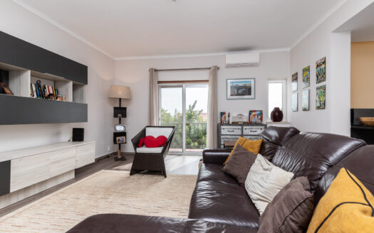 Apartamento T4 na Urb. Vale Caranguejo