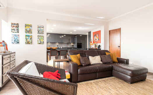 Apartamento T4 na Urb. Vale Caranguejo