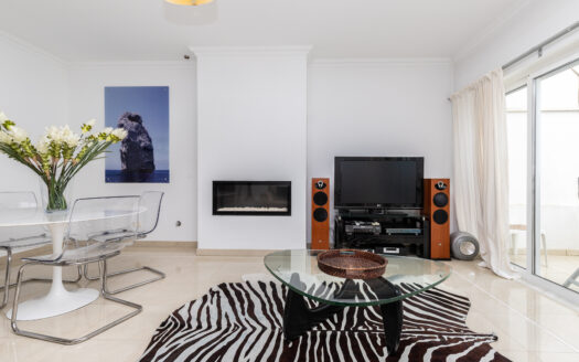 Apartamento T3 com terraço privado de 110 m2 Mato de Santo Espirito