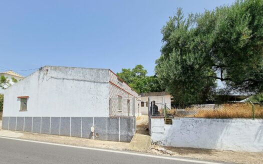 Moradia T3 para remodelação em Santo Estevão