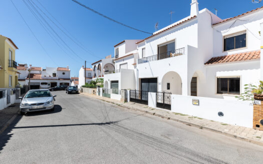 Moradia T3 com garagem, jardim e terraço em Tavira (cidade)