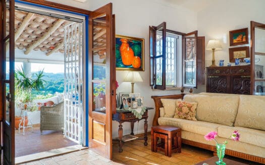 Moradia T3 tradicional com vista e piscina – Santo Estevão