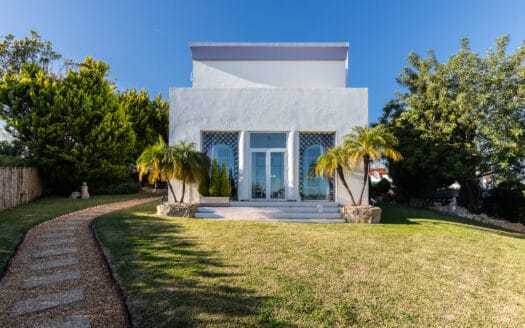 Moradia T3 com jardim, piscina, terraços e vista mar no Perogil