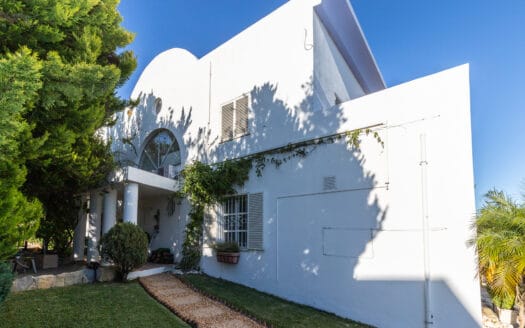 Moradia T3 com jardim, piscina, terraços e vista mar no Perogil