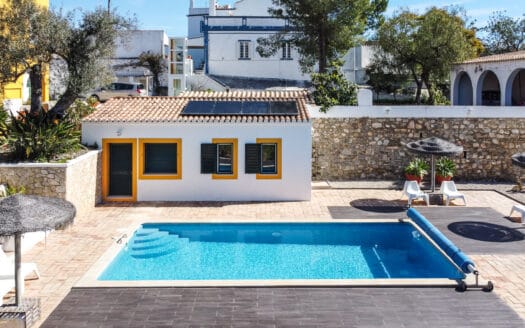 Moradia com piscina – PEGADA
