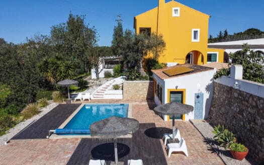 Moradia com piscina – PEGADA