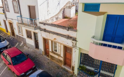 Moradia para reconstrução no centro da cidade