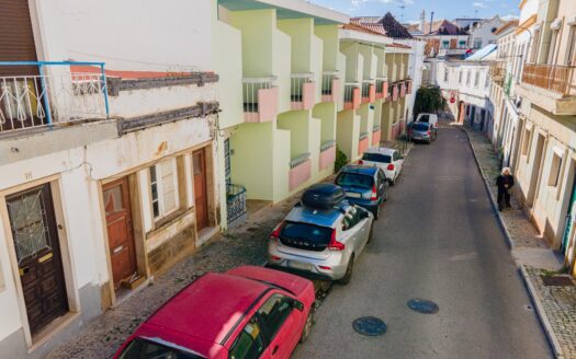 Moradia para reconstrução no centro da cidade