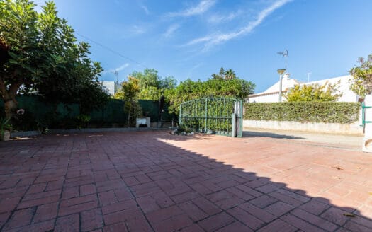 Moradia T3+1 com jardim – Urb. Perogil Cabanas de Tavira