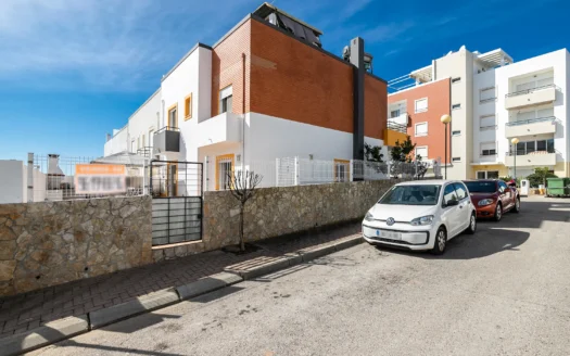Moradia T4, com garagem, jardim e terraço vista mar, Miramar, Tavira