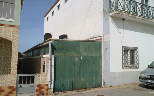 300m² de Espaço Industrial e Comercial Legalizado com PIP Aprovado: Oportunidade Única!