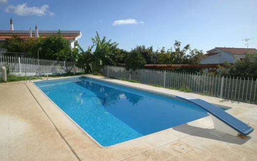 Arrendamento Anual -Moradia com piscina – Urbanização Quinta da Barra