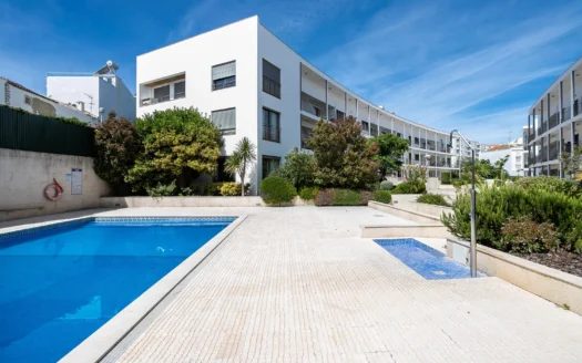 Apartamento T3 em condomínio com piscina e garagem box no centro de Tavira