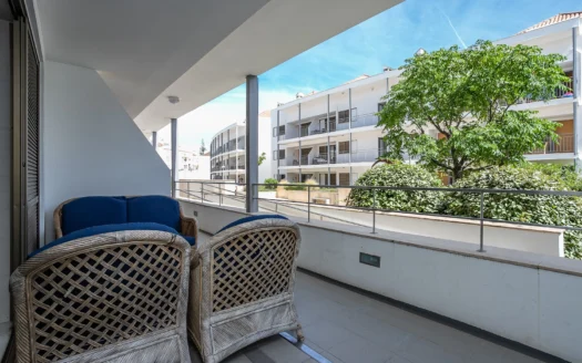 Apartamento T3 em condomínio com piscina e garagem box no centro de Tavira