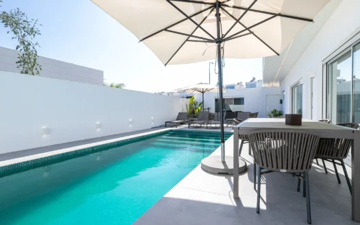 Moradia T3 com piscina e garagem – Tavira