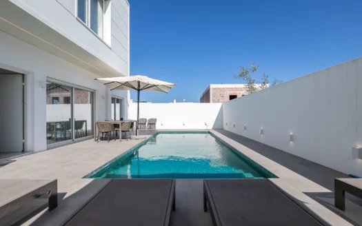 Moradia T3 com piscina e garagem – Tavira