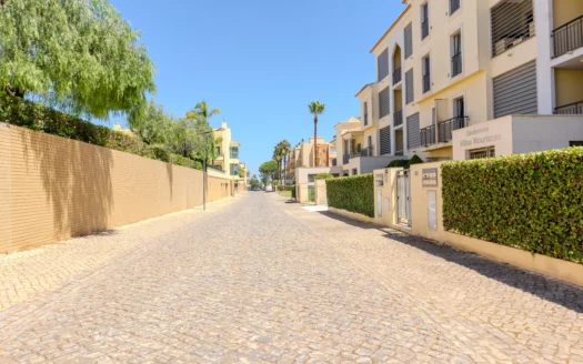 Magnífico Apartamento T2 no Condomínio Turístico Villas Mouriscas – Vilamoura, Algarve