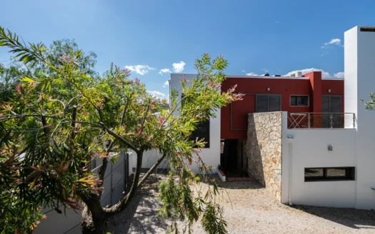 Charmosa Quinta com Casa de Habitação e Casa de Hóspedes – Oportunidade Única!